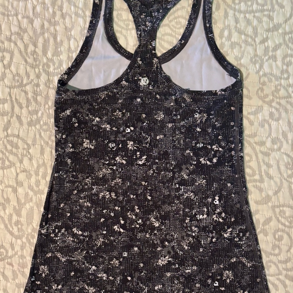 Lululemon Razorback Tank - Picture 2 of 3